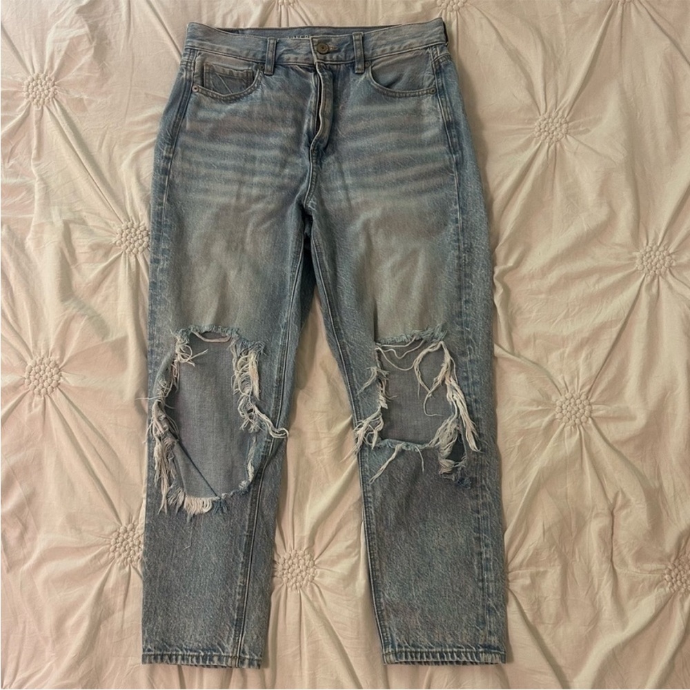 American Eagle Distressed Light Wash Cropped Jeans - Size 4 X-Short